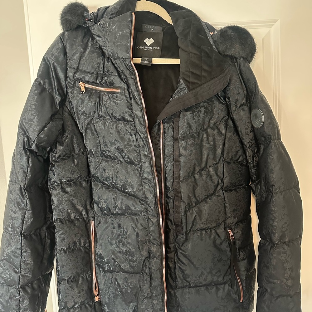 Obermeyer Women's Black Puffer Ski Jacket. Textured black color. Only worn once!